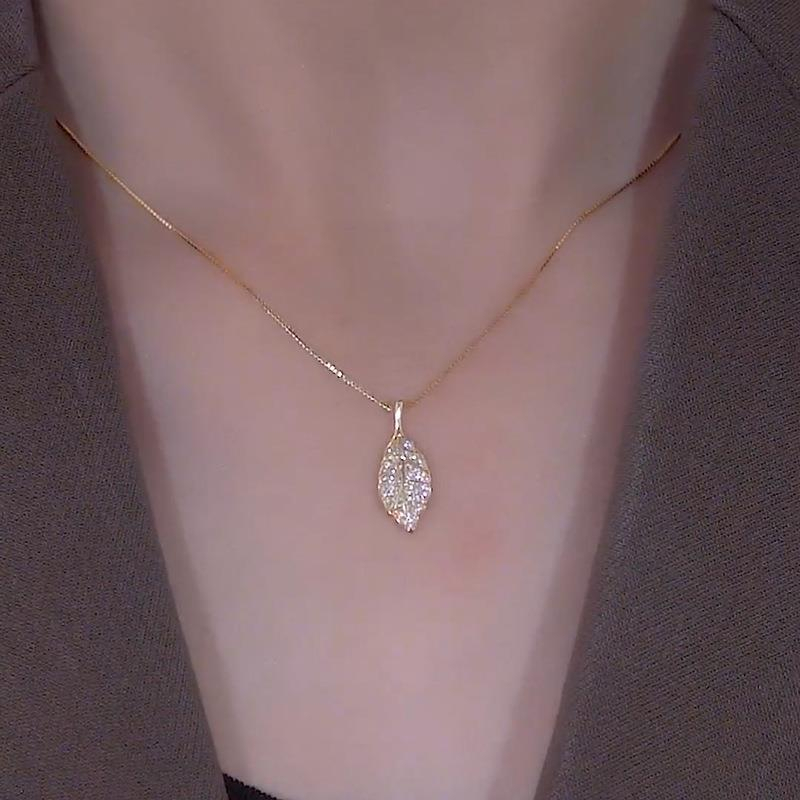 Vòng cổ Mạ Vàng 18k Mặt Hình Lá Đính Đá Zircon Lấp Lánh Thời Trang 2023