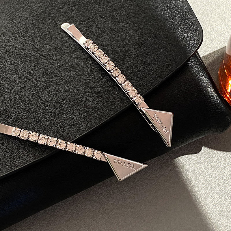 Kẹp Tóc Hình Tam Giác In Chữ Phong Cách Hàn Quốc Thanh Lịch Cho Nữ