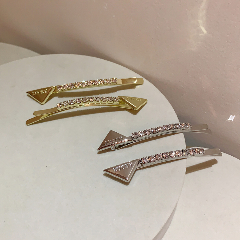 Kẹp Tóc Hình Tam Giác In Chữ Phong Cách Hàn Quốc Thanh Lịch Cho Nữ