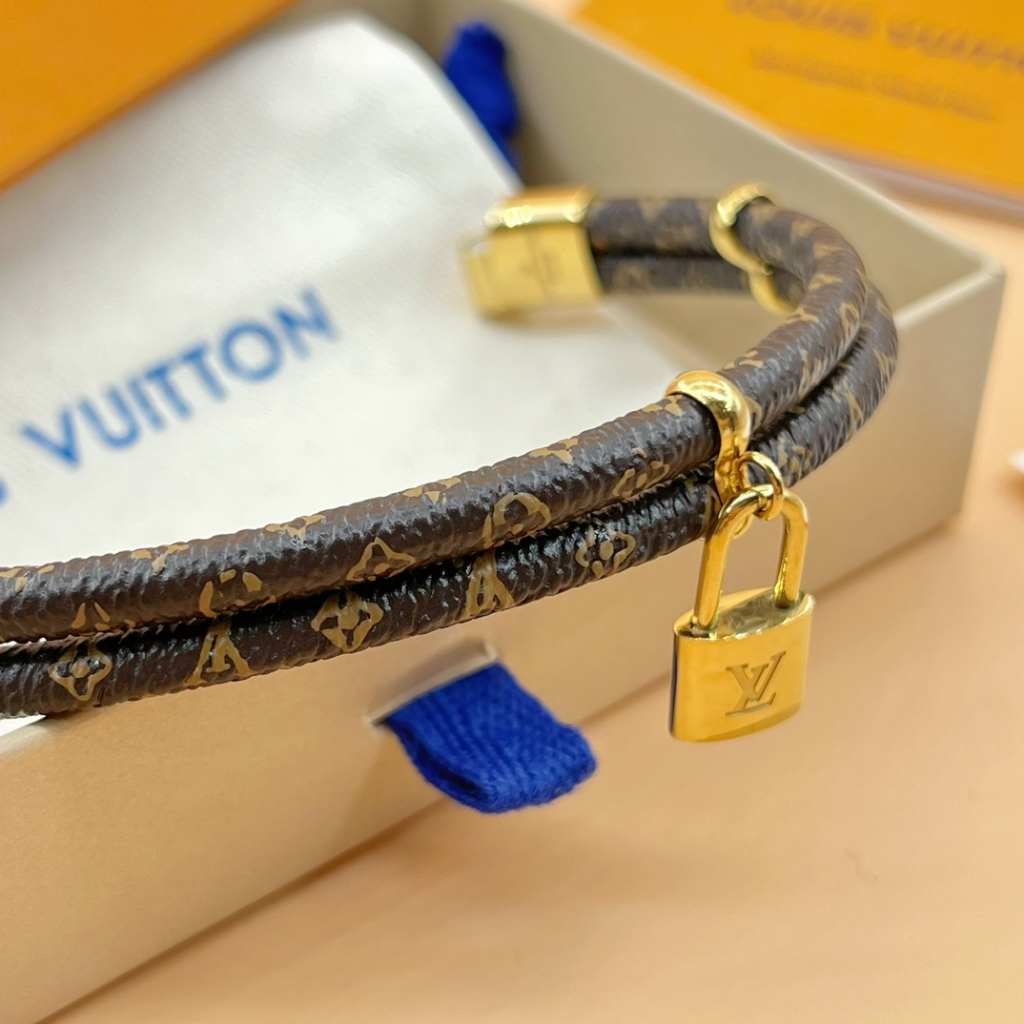 Vòng Đeo Tay Bằng Da Chất Lượng Cao Louis v