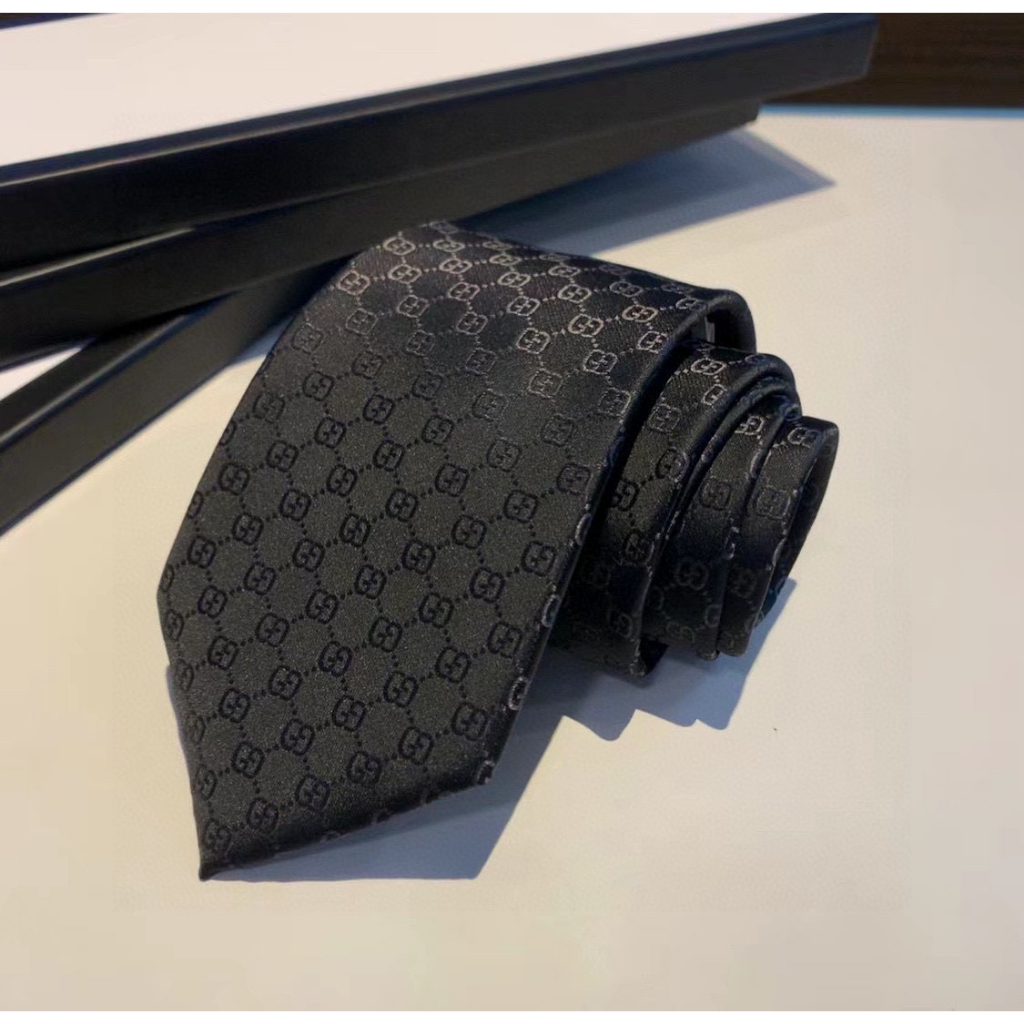 Cà Vạt Lụa GUCCI Thiết Kế Trẻ Trung Lịch Lãm Cho Nam