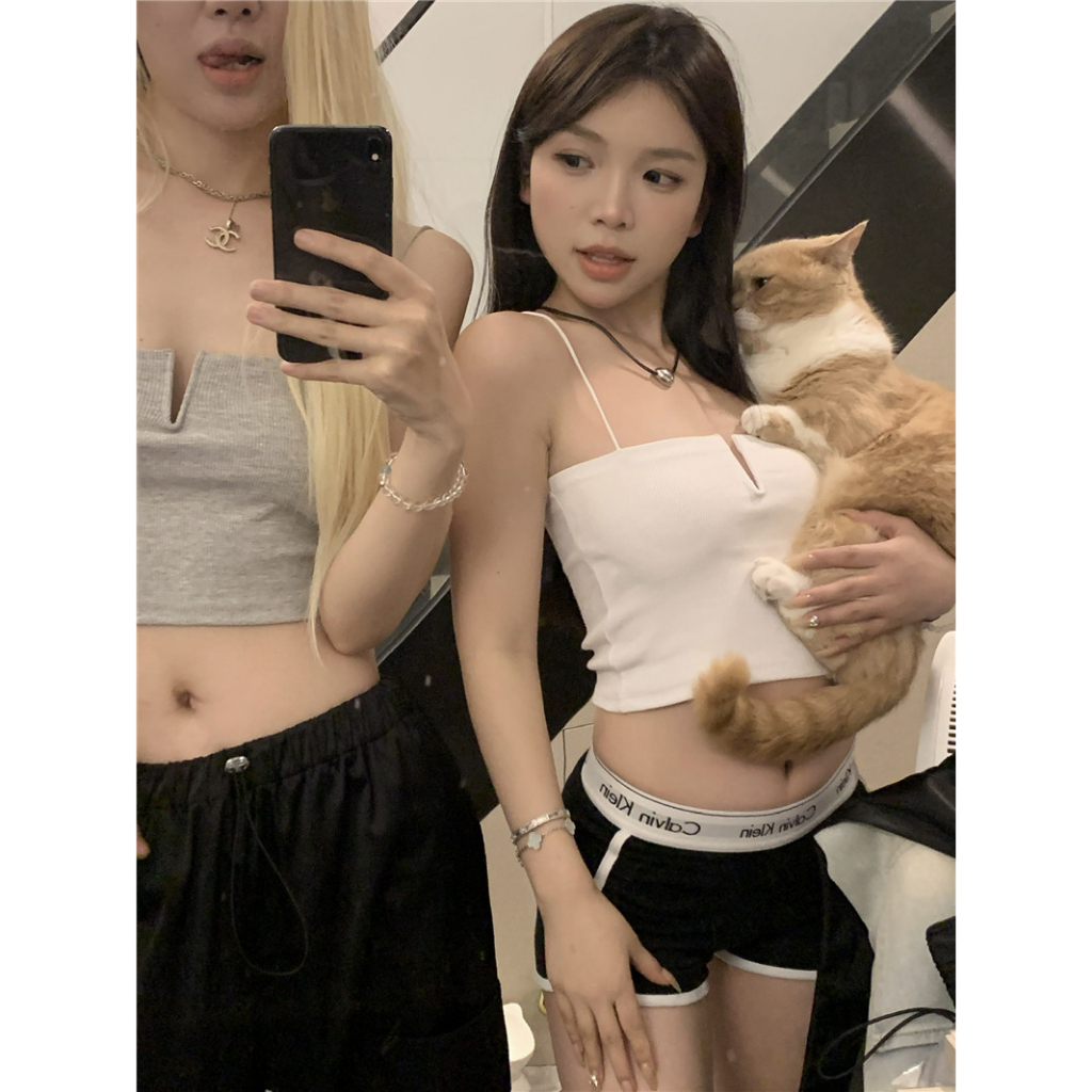 Áo Croptop Hai Dây Cổ Chữ v Khoét Sâu Form Ôm Phong Cách Ngọt Ngào