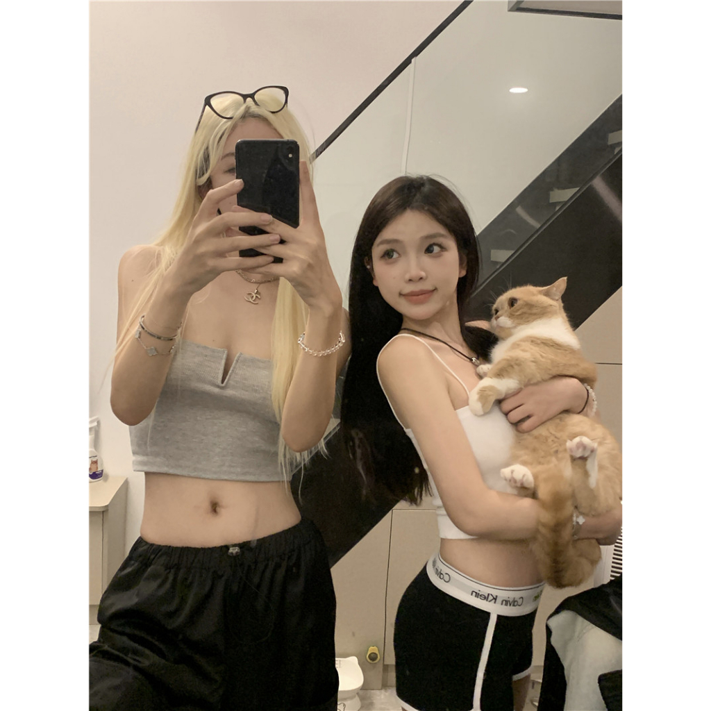 Áo Croptop Hai Dây Cổ Chữ v Khoét Sâu Form Ôm Phong Cách Ngọt Ngào