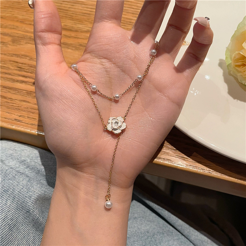 Vòng cổ Hai Lớp Đính Hoa Trà Và Ngọc Trai Màu Vàng Thời Trang Hàn Quốc Chất Lượng Cao