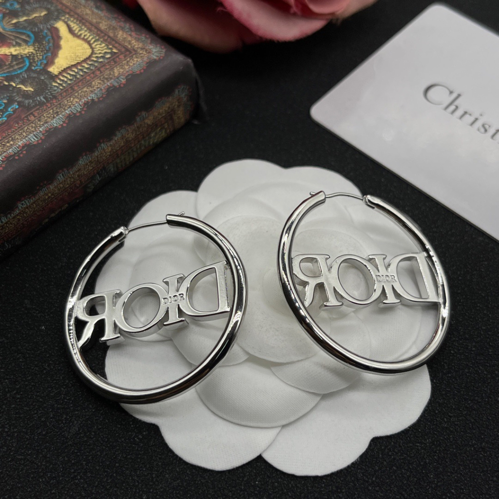 Thời Trang Khuyên Tai Hình Chữ d Phong Cách Mới