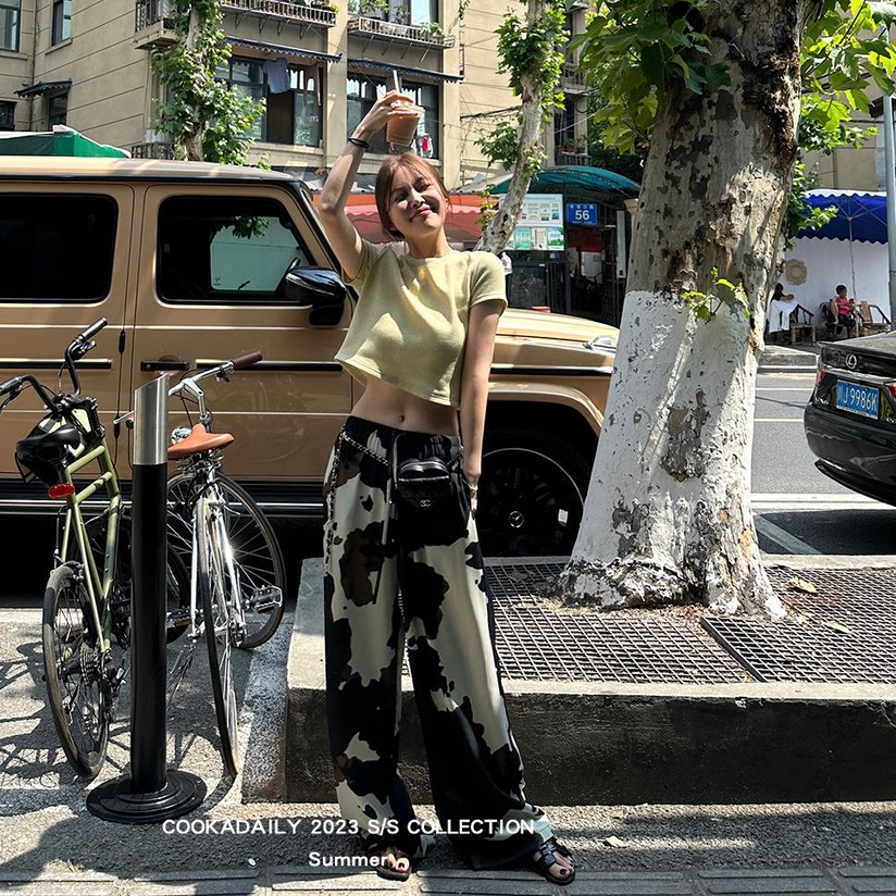 Quần Dài Dáng Rộng Lưng Thun Co Giãn Ôm Dáng Họa Tiết Bò Sữa Nhỏ Thời Trang Cho Nữ