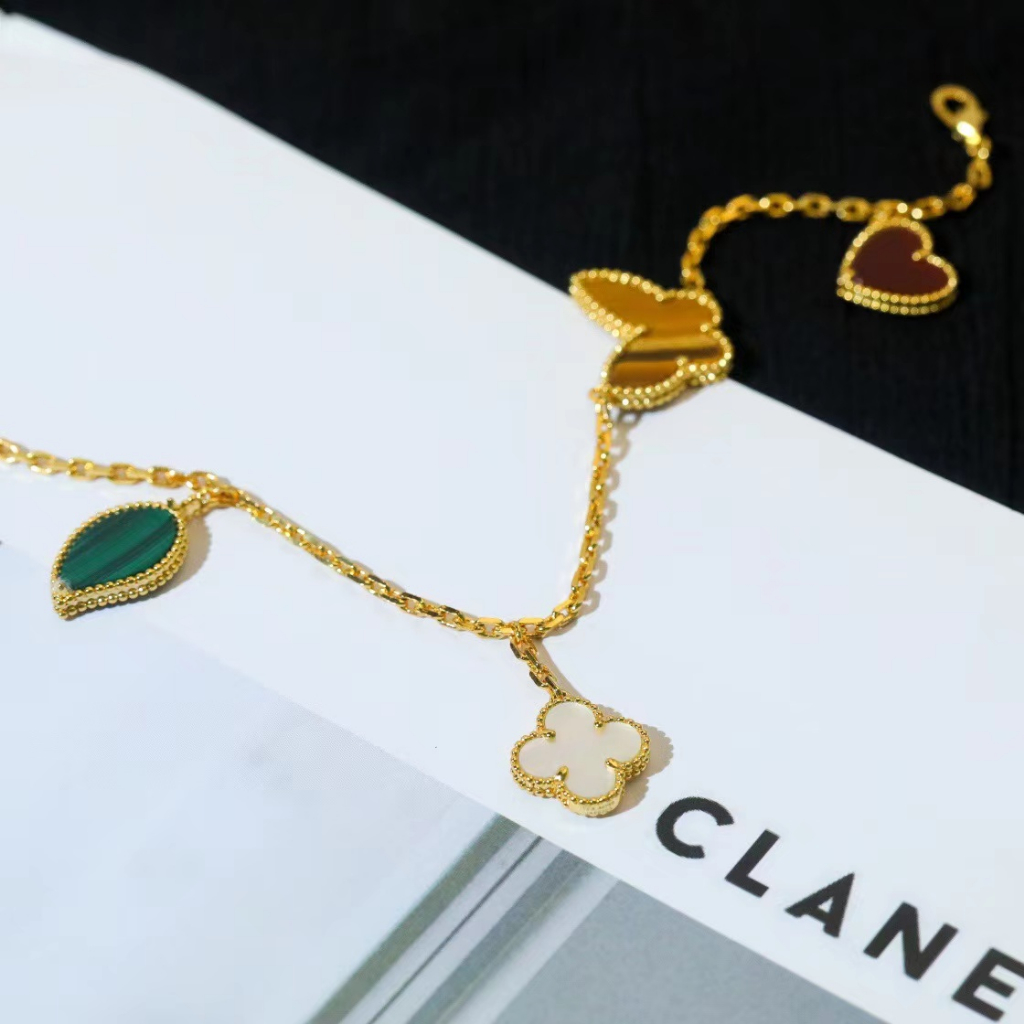 Vòng Đeo Tay Họa Tiết Chữ Vcalucky Phiên Bản Cao Cấp Thời Trang