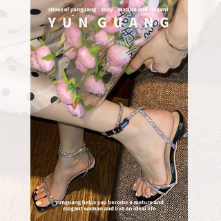 Giày cao gót hở ngón đính đá quyến rũ dành cho nữ