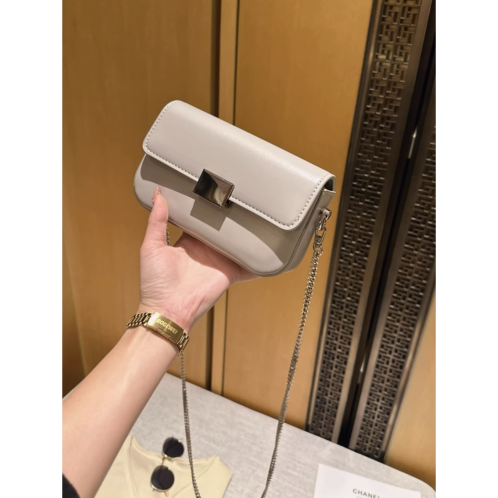 Túi Xách Đeo Vai Hình Vuông Cỡ Nhỏ Phối Dây Đeo Sợi Xích Thời Trang 2023 Cho Nữ