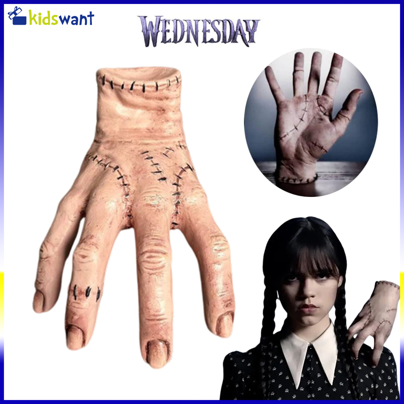 Đạo Cụ cầm tay hôm thứ Tư đáng sợ từ gia đình Addams