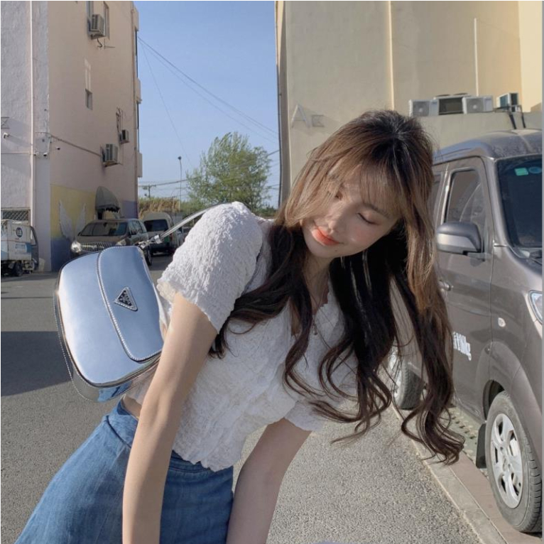 Jiashucheng Niche Áo Ngắn Tay Cổ Chữ V Xếp Ly Ôm Dáng Phong Cách Mới Cho Nữ