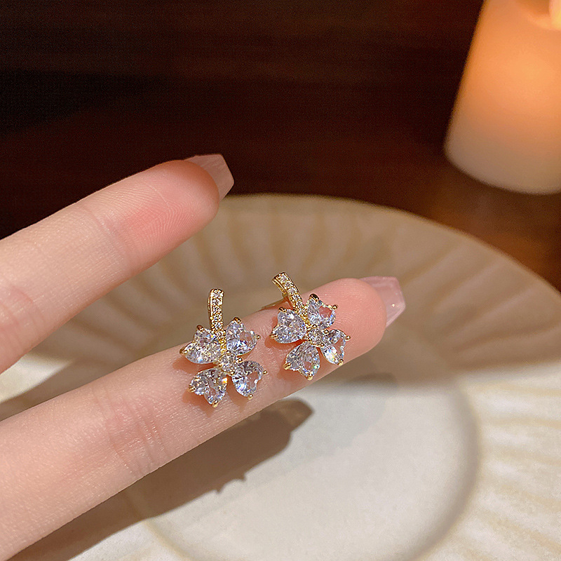 Khuyên Tai Kim Loại Hình Cỏ Bốn Lá Đính Đá Zircon Phong Cách Hàn Quốc Mới