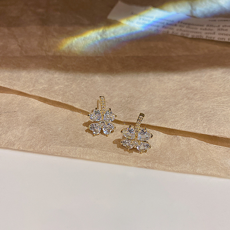 Khuyên Tai Kim Loại Hình Cỏ Bốn Lá Đính Đá Zircon Phong Cách Hàn Quốc Mới