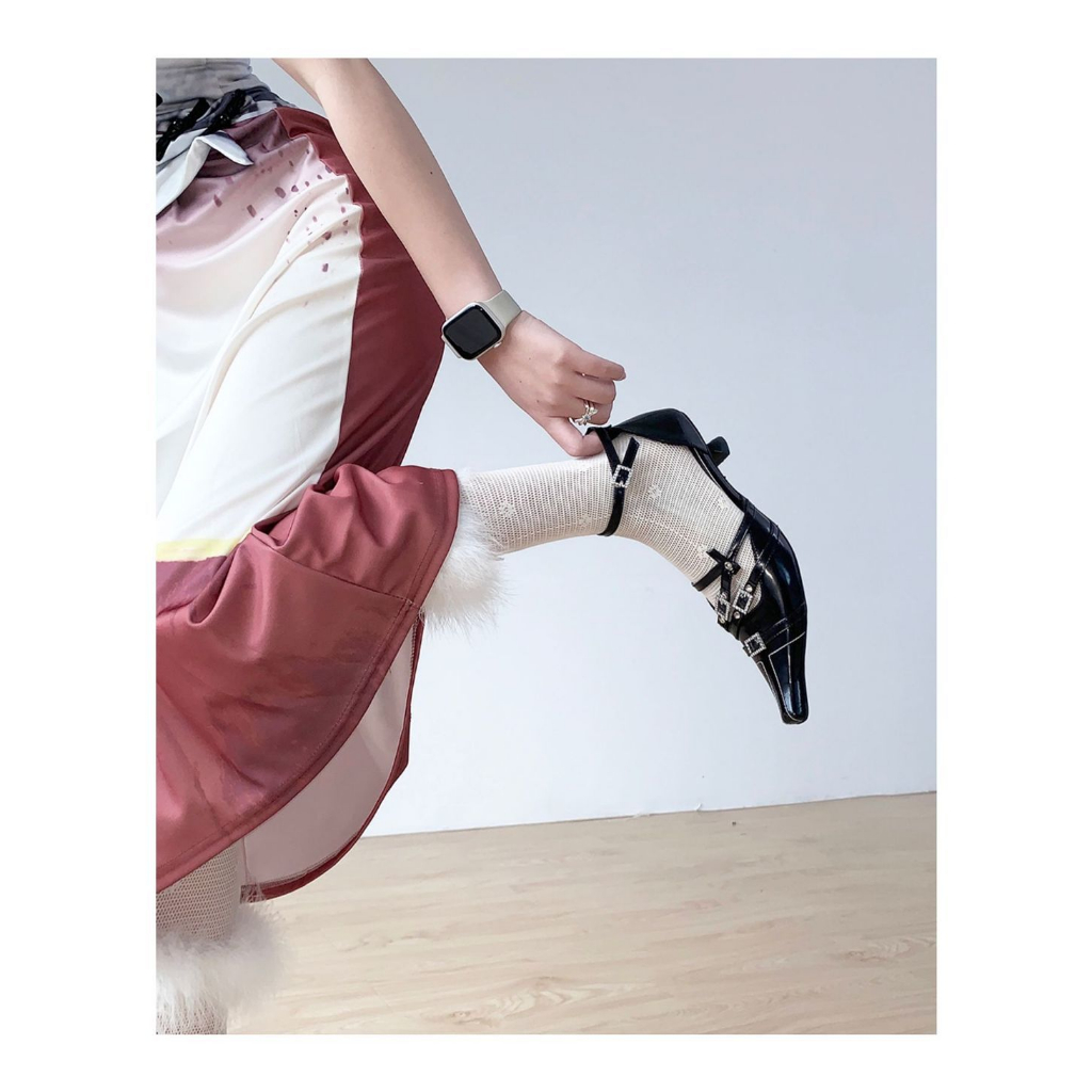 Giày Cao Gót Mũi Nhọn Đính Đinh Tán Phong Cách Retro Cho Nữ