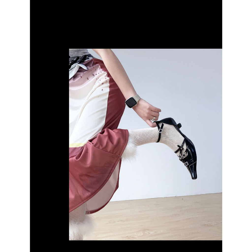 Giày Cao Gót Mũi Nhọn Đính Đinh Tán Phong Cách Retro Cho Nữ