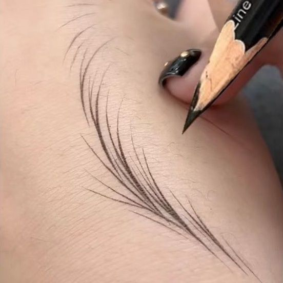 Bút Chì Kẻ Lông Mày Chuyên Nghiệp