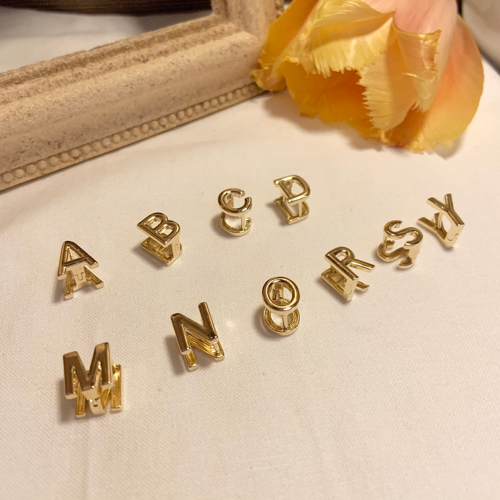 Khuyên Tai Mạ Vàng 18K Hai Lớp Khắc Chữ Độc Đáo