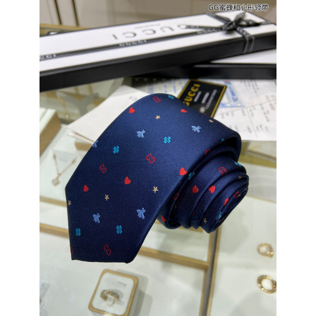 Cà Vạt Lụa GUCCI & GG Họa Tiết Ong Và Trái Tim Màu Xanh Dương Phong Cách Doanh