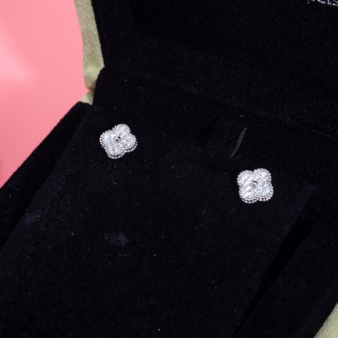 Bông Tai Bạc Mini Hình Cỏ Bốn Lá Đính Kim Cương Giả Thời Trang Năm 2023 Cho Nữ