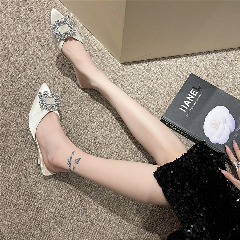 Giày Gót Thấp Đính Đá Phối Khóa Vuông Có Size Lớn 35-42 Dành Cho Nữ