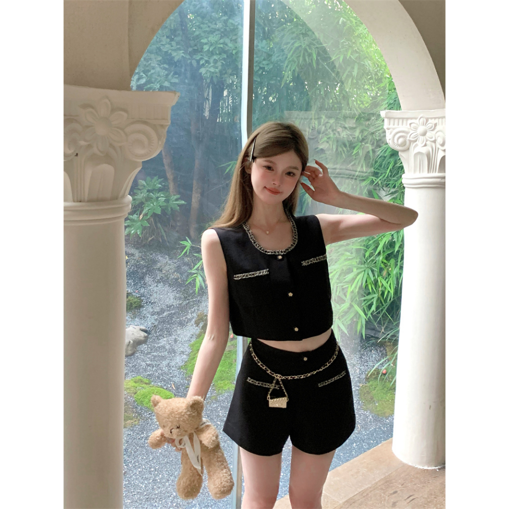 Set Áo Sát Nách Màu Đen + Quần Short Lưng Cao Thời Trang