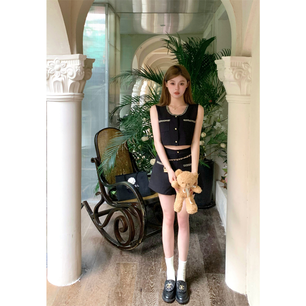 Set Áo Sát Nách Màu Đen + Quần Short Lưng Cao Thời Trang