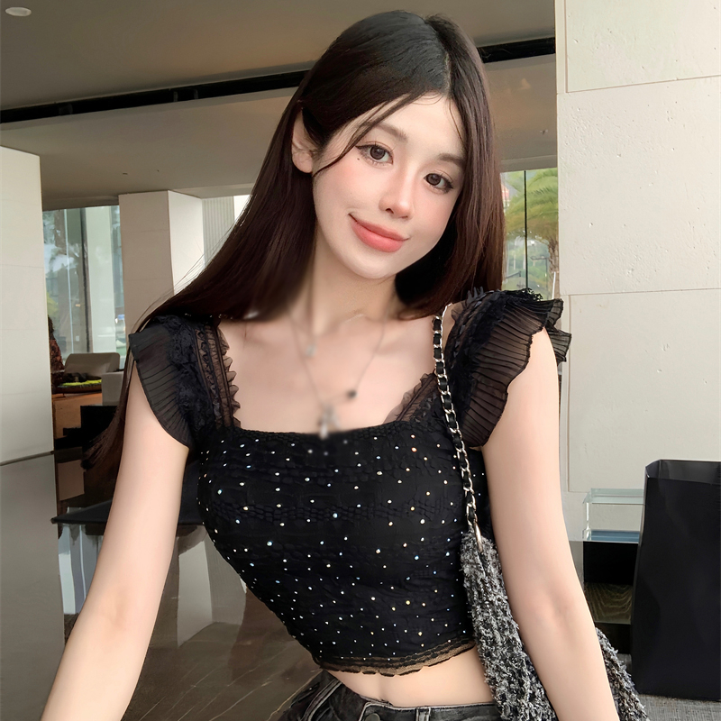 Áo Croptop Hai Dây Cổ Vuông Có Đệm Ngực Phối Ren Dáng Ôm Gợi Cảm Cho Bạn Gái