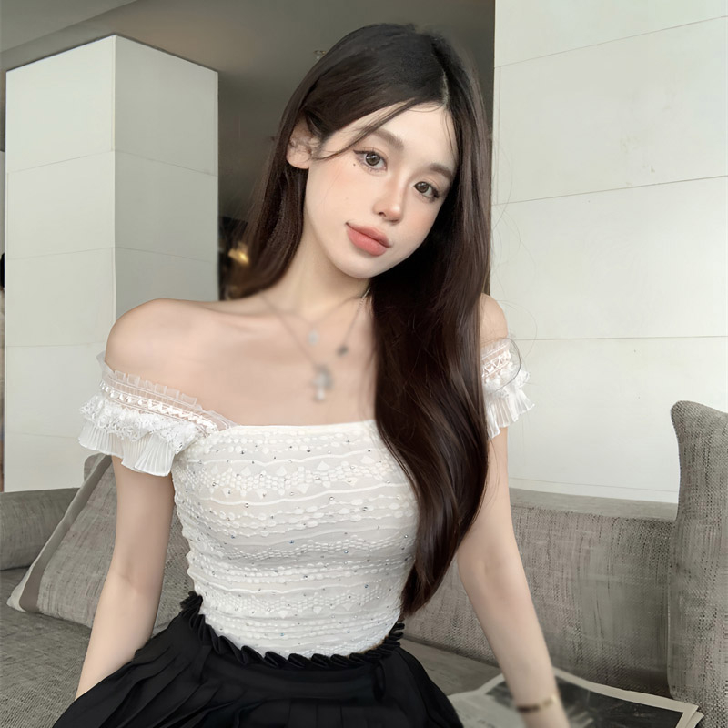 Áo Croptop Hai Dây Cổ Vuông Có Đệm Ngực Phối Ren Dáng Ôm Gợi Cảm Cho Bạn Gái