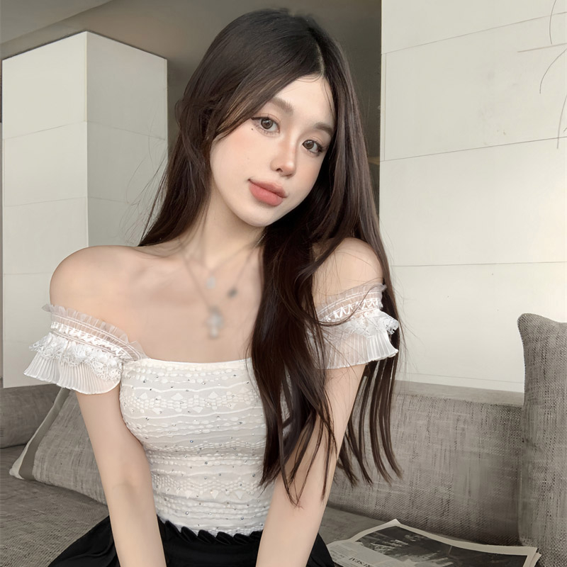 Áo Croptop Hai Dây Cổ Vuông Có Đệm Ngực Phối Ren Dáng Ôm Gợi Cảm Cho Bạn Gái