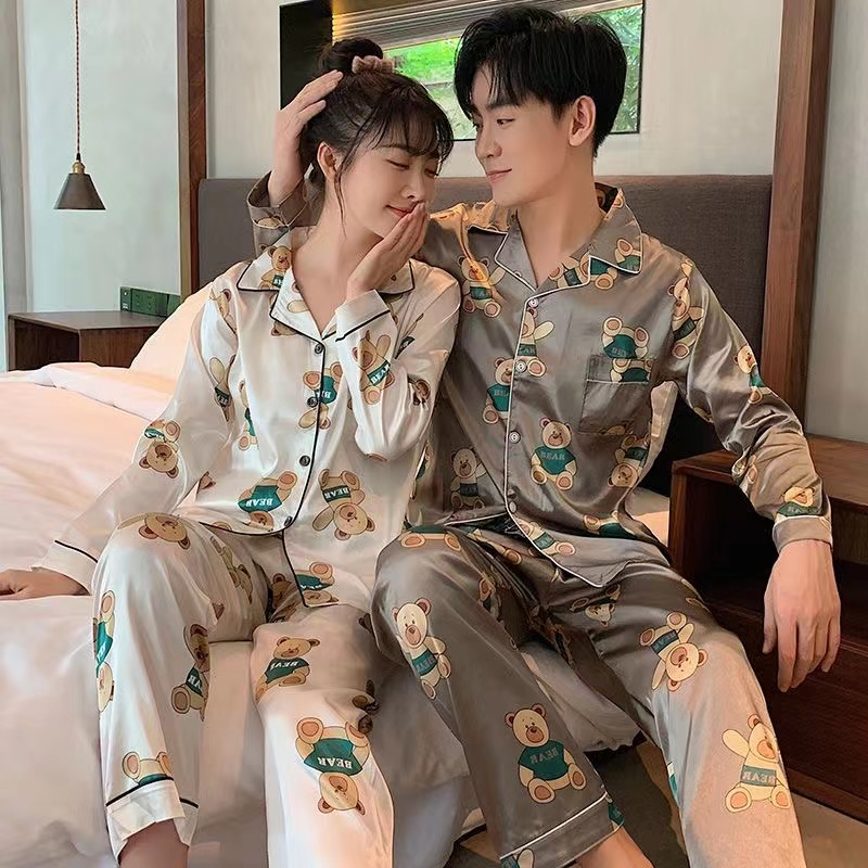 Bộ Đồ Ngủ Tay Dài Vải Lụa In Họa Tiết Phong Cách Hàn Quốc Dành Cho Nam Nữ