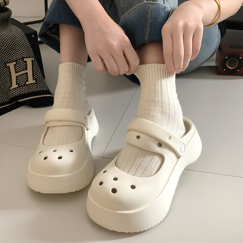 One more shoes⭐Xăng đan Đế Mềm Dày Đục Lỗ Thoáng Khí Thời Trang Mùa Hè Cho Nữ