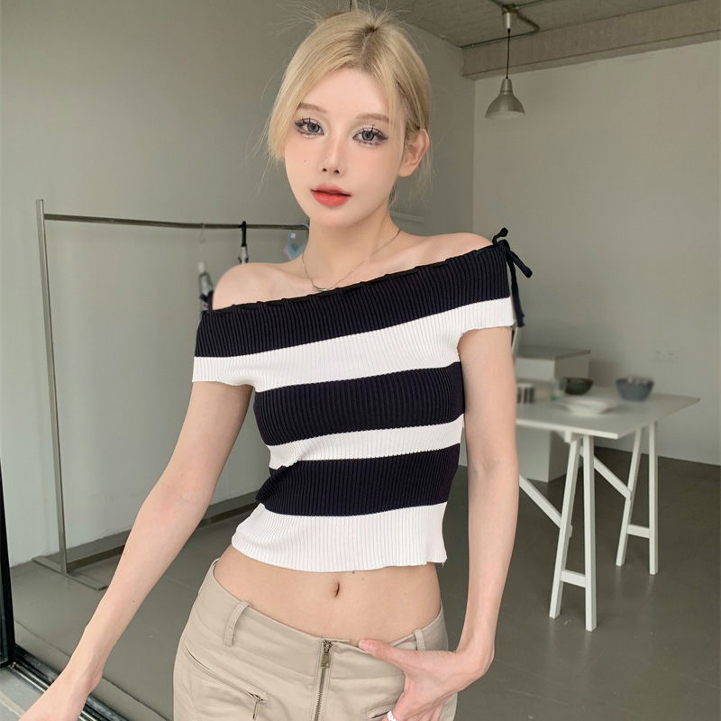 Áo Croptop Dệt Kim Tay Ngắn Hở Vai Họa Tiết Kẻ Sọc Thời Trang Hàn Quốc Cho Nữ