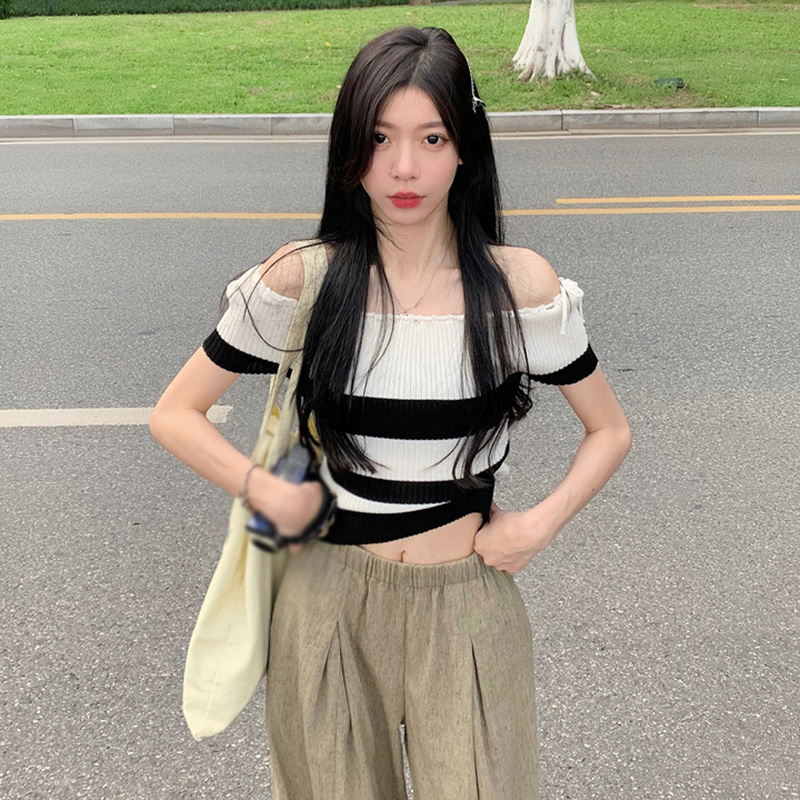 Áo Croptop Dệt Kim Tay Ngắn Hở Vai Họa Tiết Kẻ Sọc Thời Trang Hàn Quốc Cho Nữ
