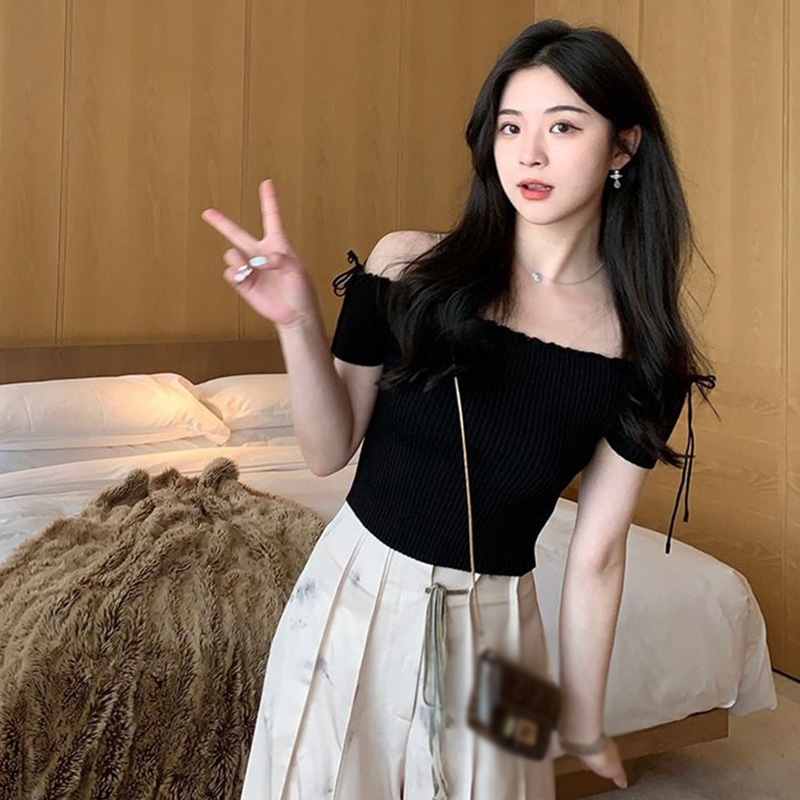 Áo Croptop Dệt Kim Tay Ngắn Hở Vai Họa Tiết Kẻ Sọc Thời Trang Hàn Quốc Cho Nữ