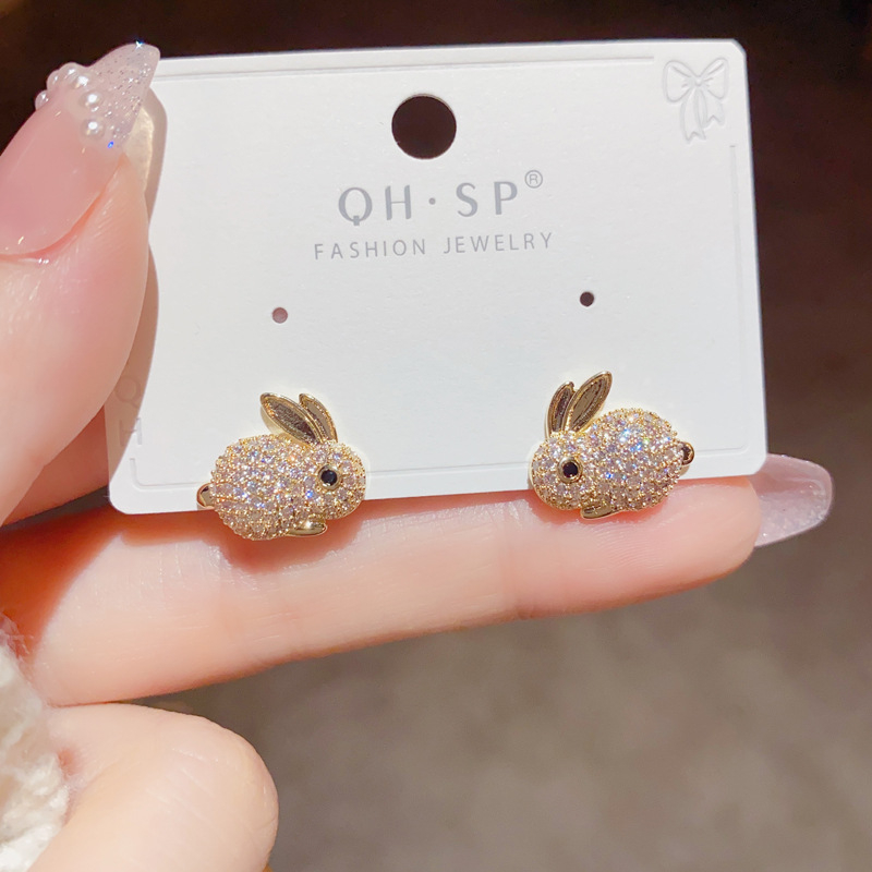 Bông Tai Xỏ Hình Thỏ Đính Đá Zircon Thời Trang Tinh Tế Và Tinh Tế