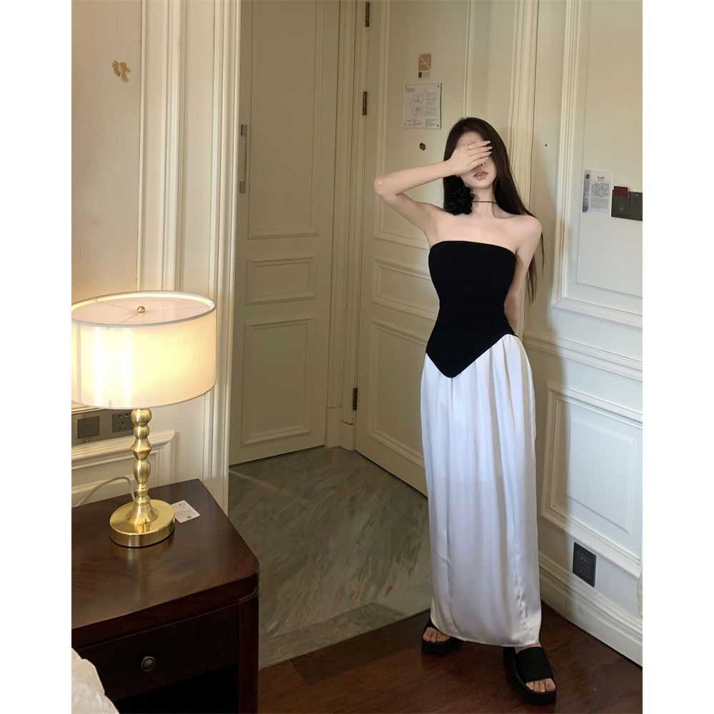 【COLORBLLIND】Bộ Áo Ống Ôm Dáng + Chân Váy Xinh Xắn Dành Cho Nữ