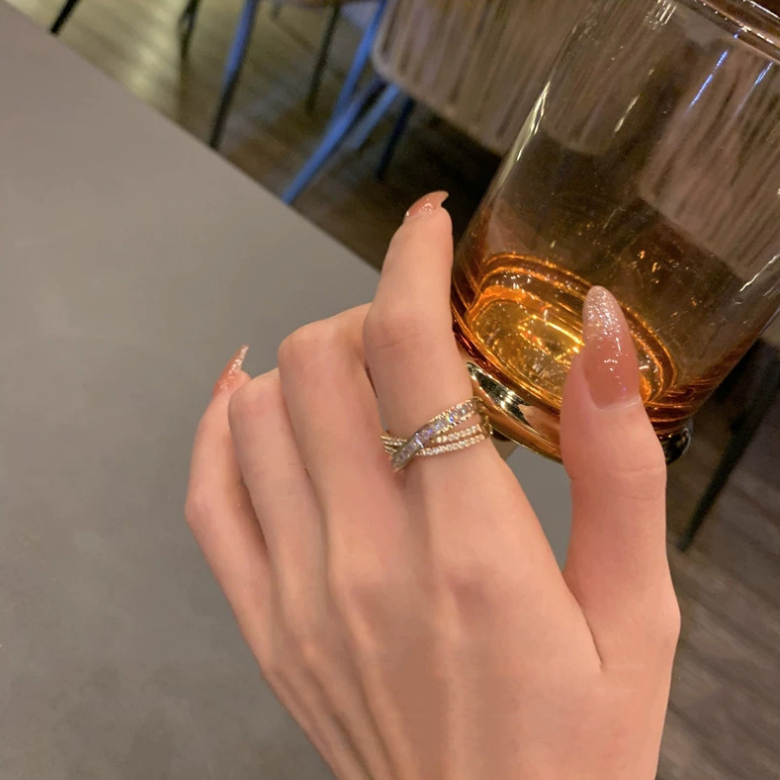 Nhẫn Thiết Kế Hình Thánh Giá Đính Đá Quý Thời Trang Sang Trọng