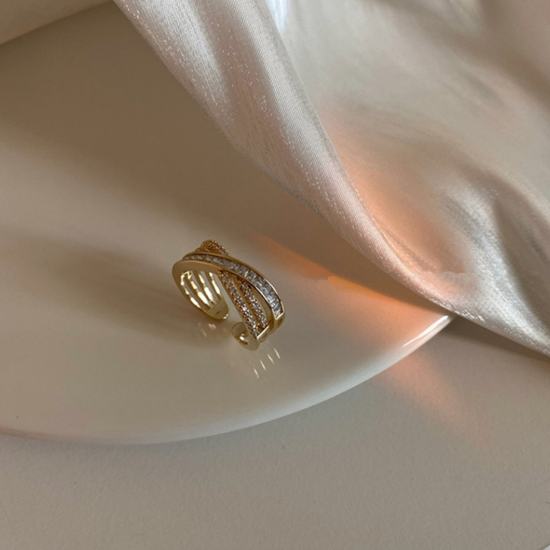 Nhẫn Thiết Kế Hình Thánh Giá Đính Đá Quý Thời Trang Sang Trọng