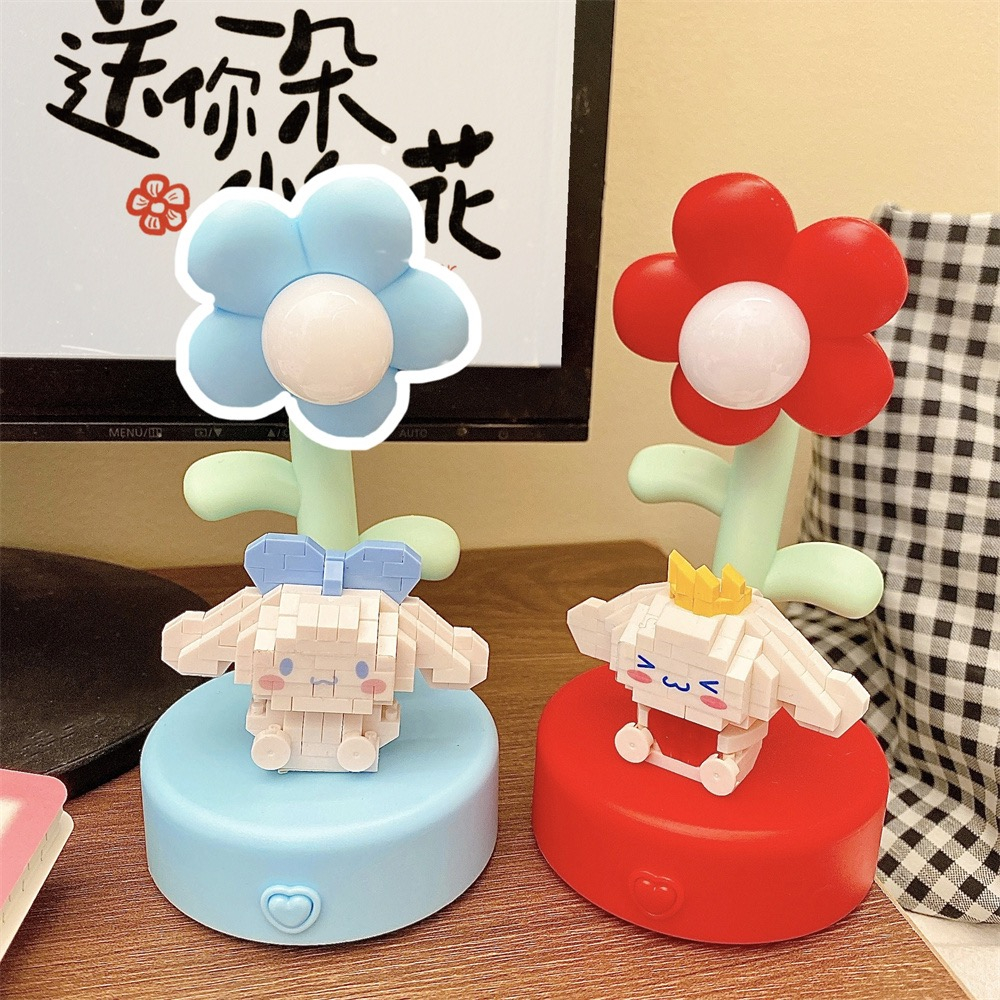 Đèn bàn ngủ hình hoa xinh xắn trang trí văn phòng / ký túc xá