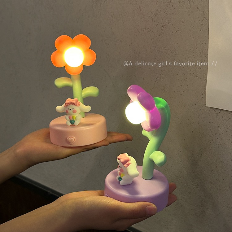 Đèn bàn ngủ hình hoa xinh xắn trang trí văn phòng / ký túc xá
