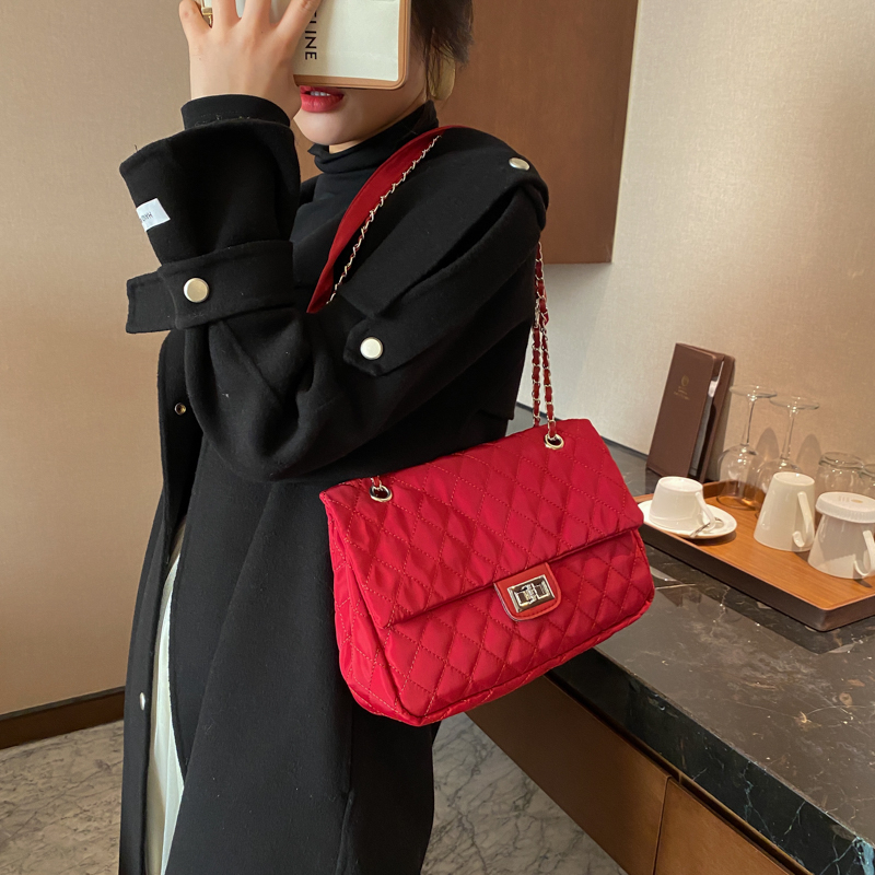 Có hàng sẵn Casual Bags Túi xách nữ dây xích Dung lượng lớn đeo vai thanh lịch sành điệu để sử dụng hàng ngày khi đi làm