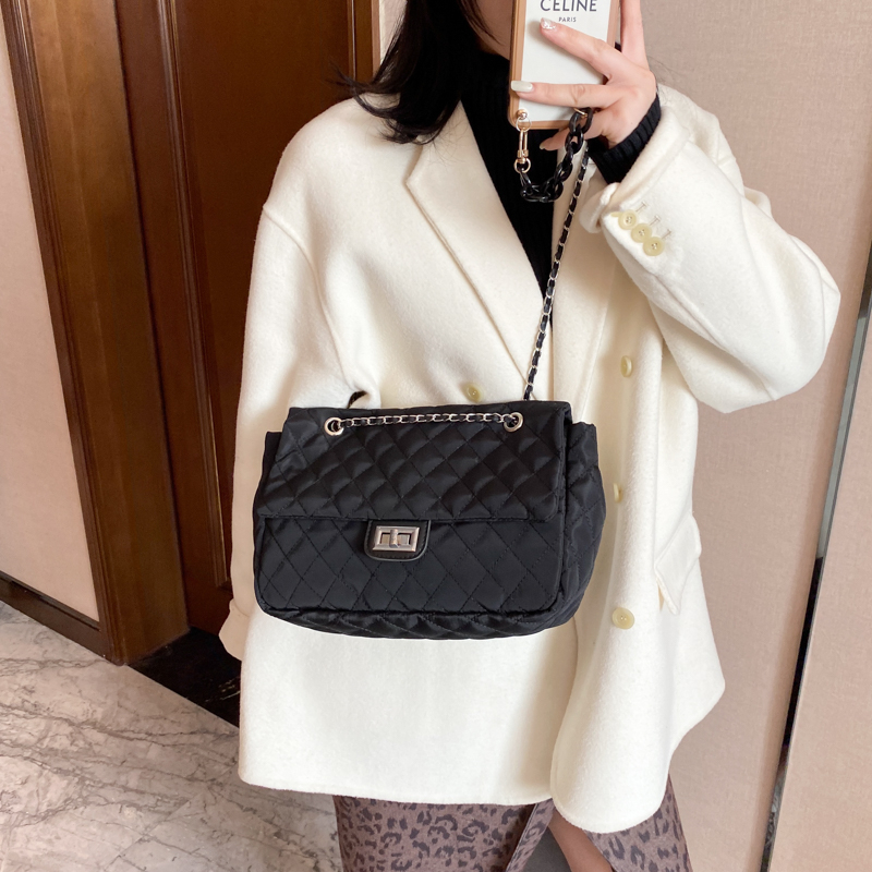 Có hàng sẵn Casual Bags Túi xách nữ dây xích Dung lượng lớn đeo vai thanh lịch sành điệu để sử dụng hàng ngày khi đi làm