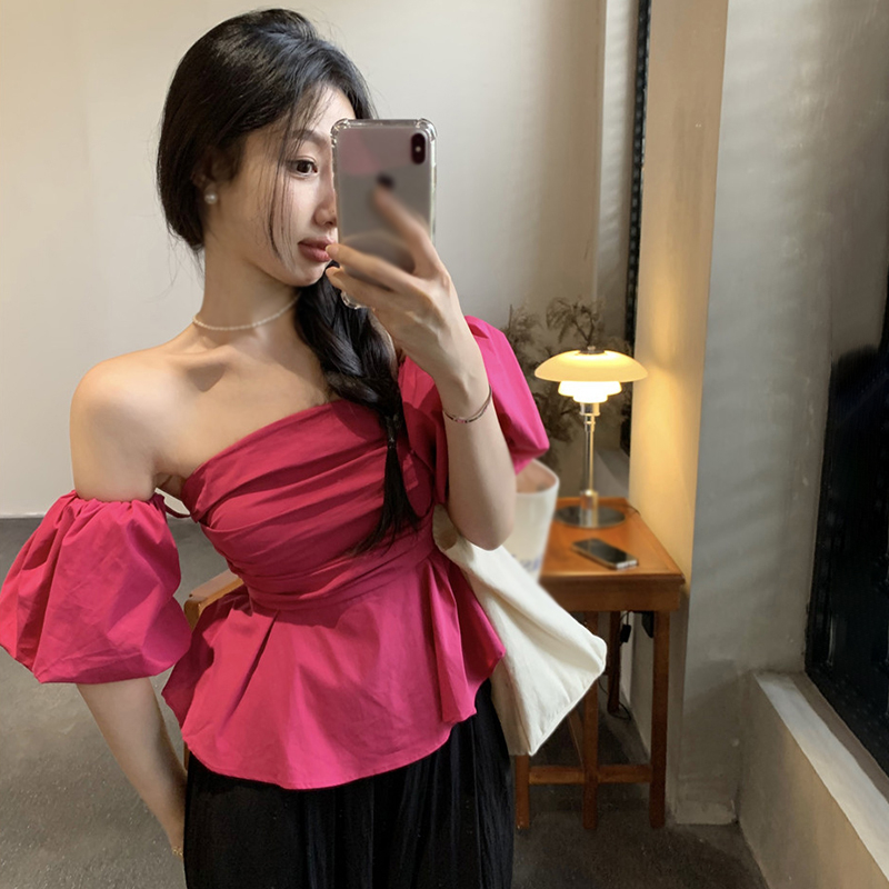 Áo Croptop Trễ Vai Tay Ngắn Hoạ Tiết In Thiết Kế Quyến Rũ