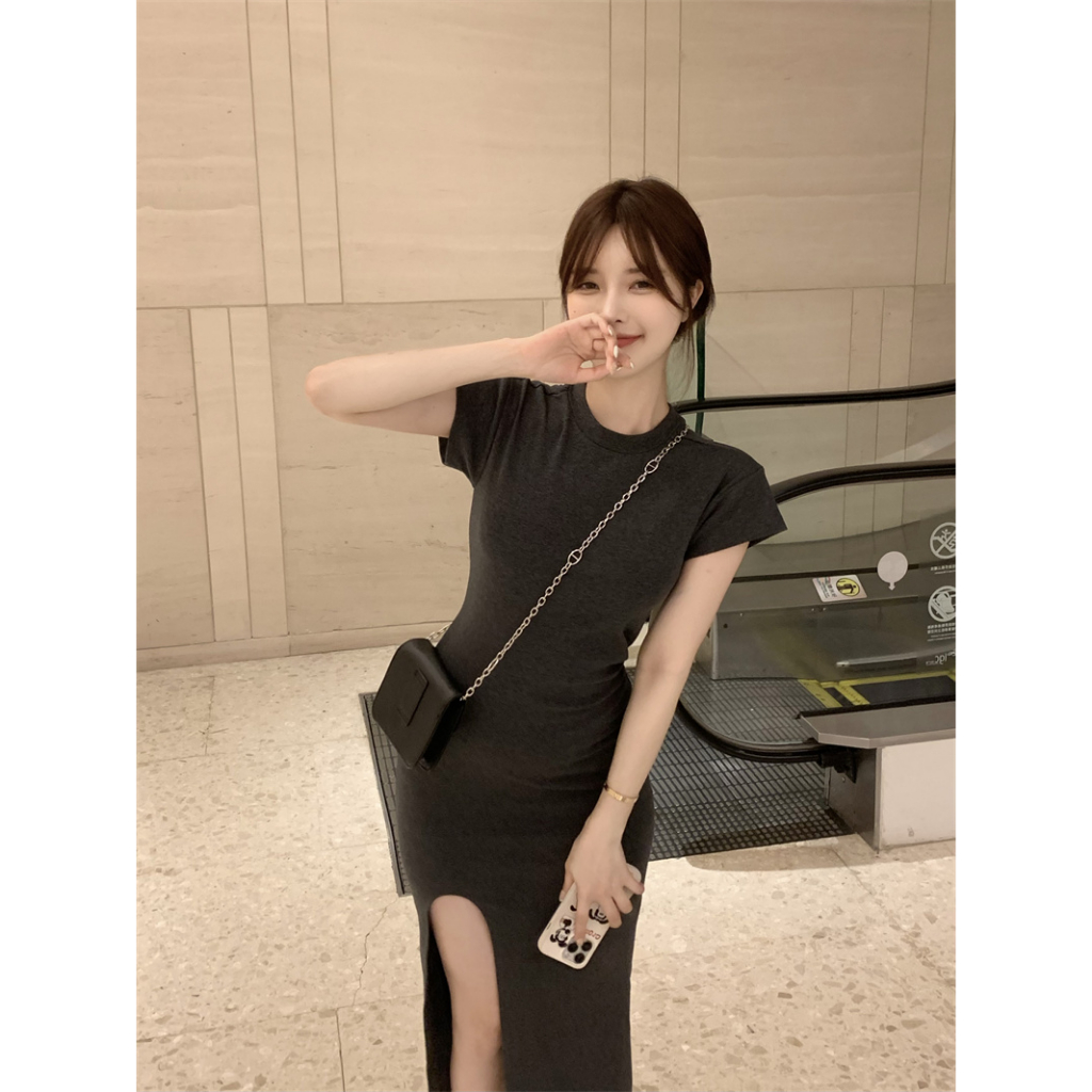 QKOOLE Đầm Thun Ngắn Tay Dáng Dài Qua Gối Xẻ Tà Màu Đen Thời Trang Mùa Hè Quyến Rũ Cho Nữ