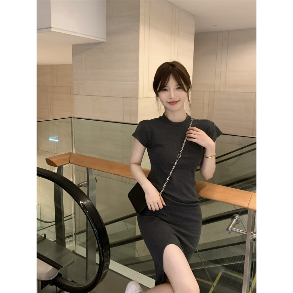 QKOOLE Đầm Thun Ngắn Tay Dáng Dài Qua Gối Xẻ Tà Màu Đen Thời Trang Mùa Hè Quyến Rũ Cho Nữ