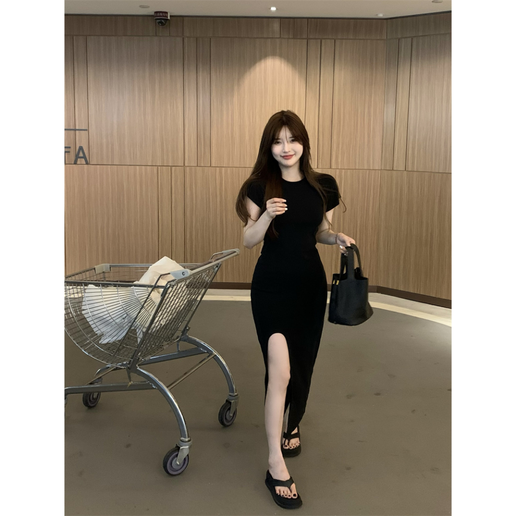QKOOLE Đầm Thun Ngắn Tay Dáng Dài Qua Gối Xẻ Tà Màu Đen Thời Trang Mùa Hè Quyến Rũ Cho Nữ