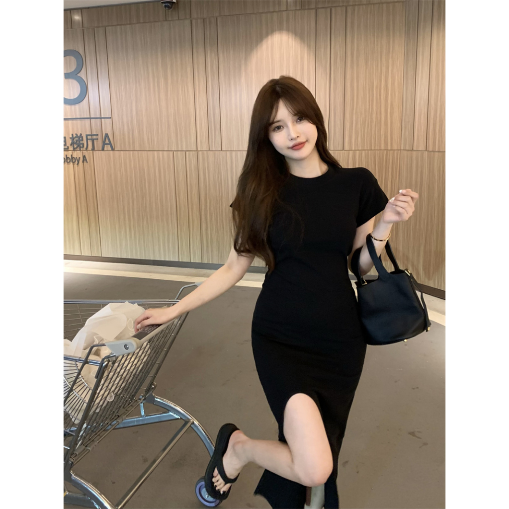 QKOOLE Đầm Thun Ngắn Tay Dáng Dài Qua Gối Xẻ Tà Màu Đen Thời Trang Mùa Hè Quyến Rũ Cho Nữ