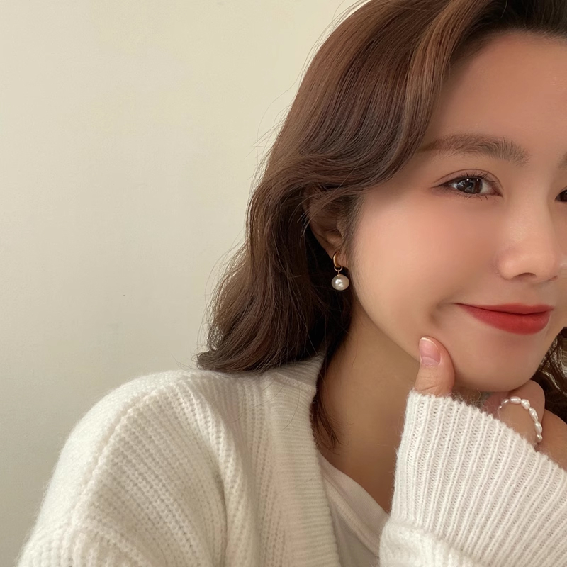 Bông Tai Dạng Vòng Bằng Thép Titan Đính Ngọc Trai Không Tê Giác Phong Cách Retro