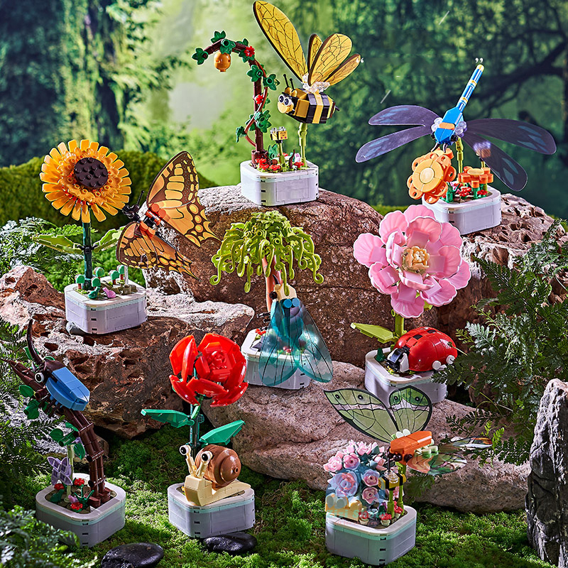 Bộ Đồ Chơi Lắp Ráp Hình Bó Hoa Hồng Và Côn Trùng Dành Cho Bé Gái