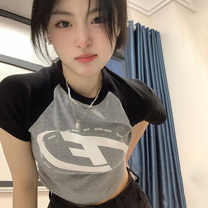 Áo Thun Croptop Ngắn Tay Cổ Tròn In Chữ Phong Cách Retro Mỹ